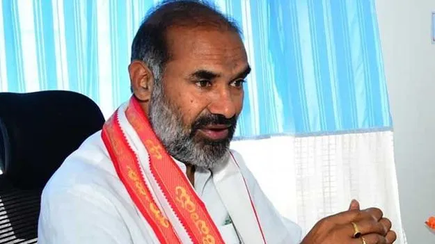 Aadi Srinivas: బాంబు పెట్టారనడానికి సిగ్గు లేదా..?