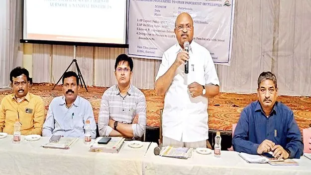 అనుమతిలేని లే అవుట్లను క్రమబద్ధీకరించుకోవాలి