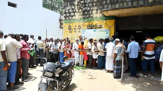 తీరని యూరియా కష్టాలు