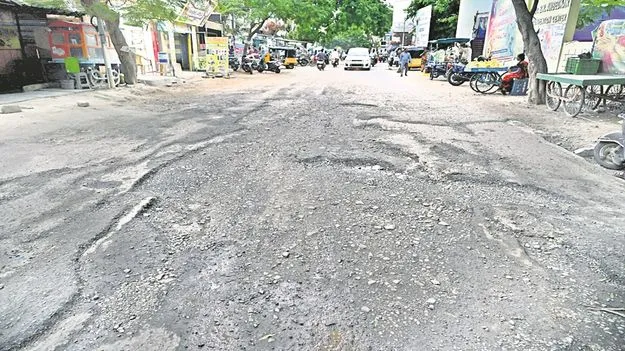 City Roads : నగర ప్రయాణం.. నరక ప్రాయం!