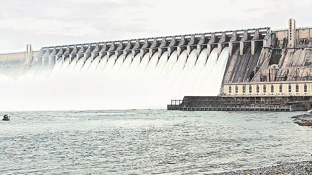 Water Inflow: ప్రాజెక్టులకు జోరుగా వరద!