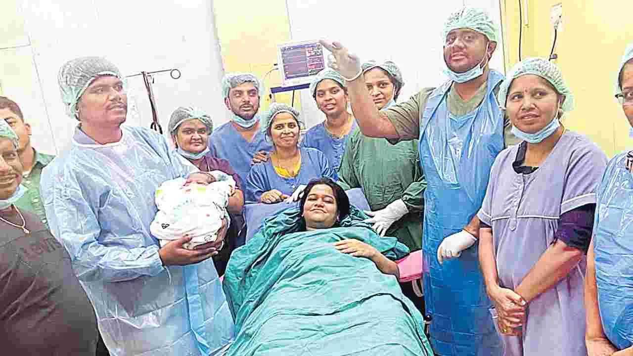 Bhadrachalam: ప్రభుత్వాస్పత్రిలో ప్రసవించిన ఐటీడీఏ పీవో సతీమణి