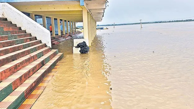 Godavari Floods: మహోగ్ర గోదావరి!