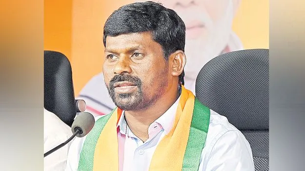 Political Allegations: బీఆర్‌ఎస్‌ బాటలోనే కాంగ్రెస్‌ సర్కార్‌