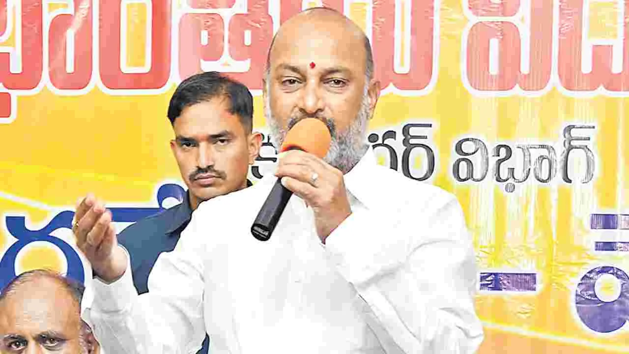Bandi Sanjay: ఆపరేషన్‌ కగార్‌ ఎందుకు ఎత్తేయాలి?: సంజయ్‌