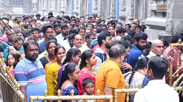 Yadagirigutta: యాదగిరి క్షేత్రంలో భక్తుల రద్దీ