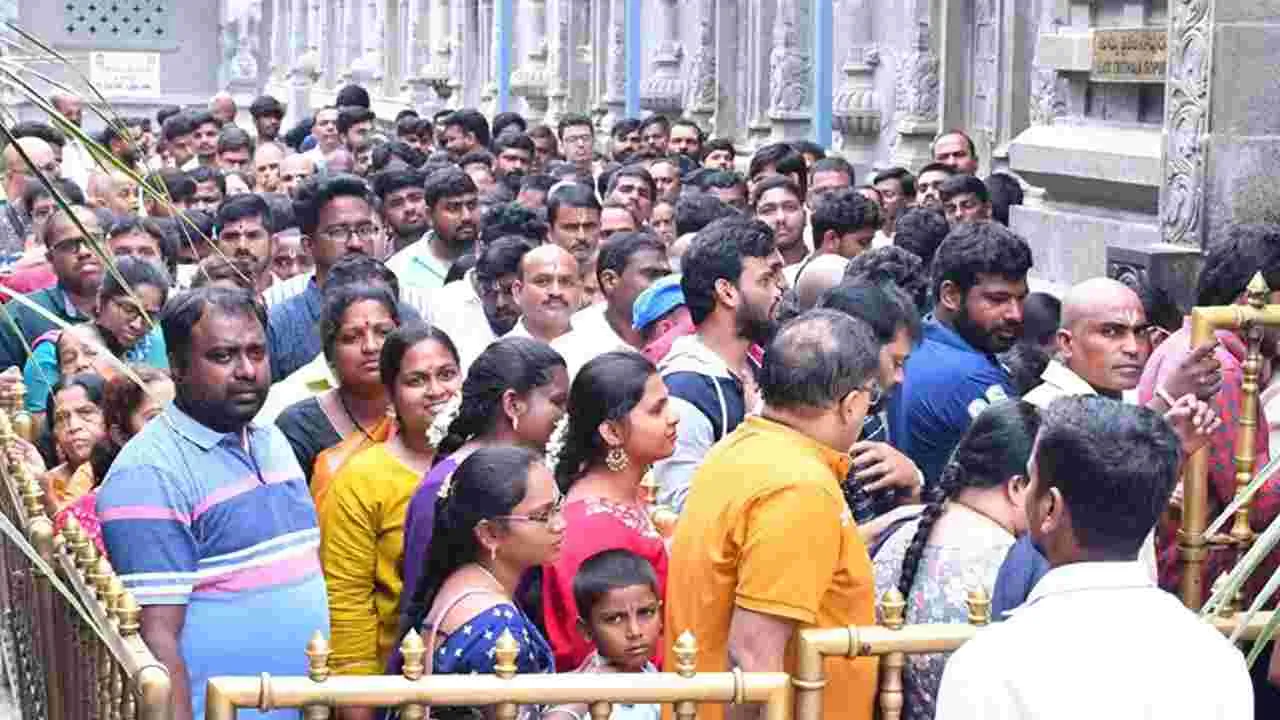 Yadagirigutta: యాదగిరి క్షేత్రంలో భక్తుల రద్దీ