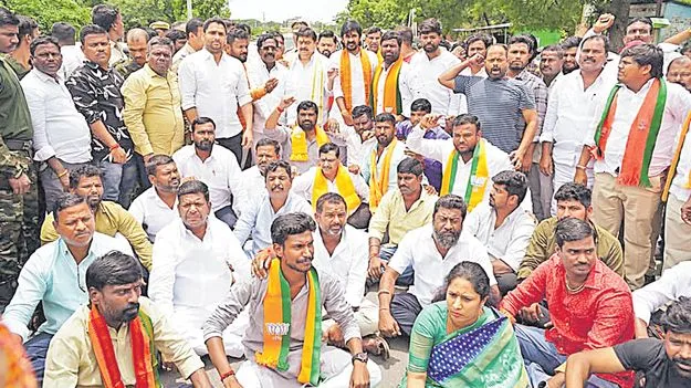 BJP: హామీలను నెరవేర్చని కాంగ్రెస్‌.. ప్రజా సమస్యలపై ప్రశ్నిస్తే అరెస్టులా?
