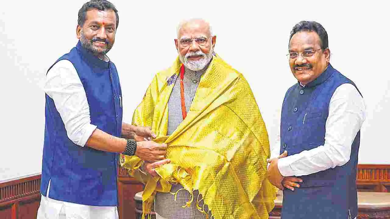 Raghunandan Rao PM Modi: ఆపరేషన్‌ సింధూర్‌ శాలువాతో ప్రధాని నరేంద్ర మోదీకి సన్మానం