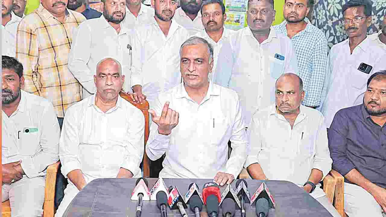 Harish Rao: రాష్ట్రంలో యూరియా కోసం రైతులు కాళ్లు మొక్కే దుస్థితి