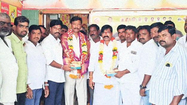 రైతులకు మెరుగైన సేవలందించాలి