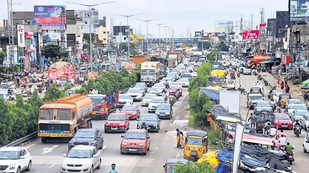 ముందుకు వెళ్లలేక.. వెనక్కి రాలేక 