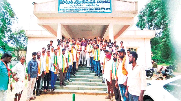 రాష్ట్ర ప్రభుత్వం హామీలు అమలుపర్చాలి