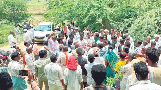 సర్వే అడ్డగింత