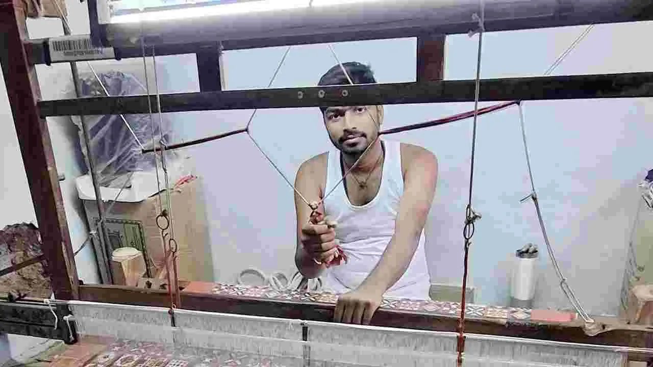 Konda Lakshman Bapuji Award: ‘పుట్టపాక’ చేనేత కళాకారులకు.. కొండా లక్ష్మణ్‌ బాపూజీ పురస్కారాలు