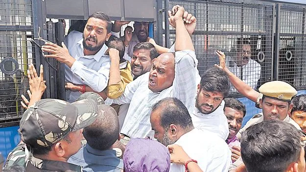 BJP Protest: సచివాలయం ముట్టడికి బీజేపీ యత్నం