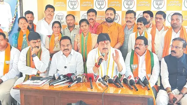 Ramchander Rao: రాహుల్‌ డైరెక్షన్‌లోనే కాంగ్రెస్‌ ఢిల్లీ డ్రామా