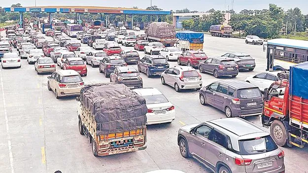 Nalgonda traffic: జాతీయ రహదారులపై వాహనాల రద్దీ 