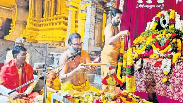 శివకేశవులకు విశేష పూజలు