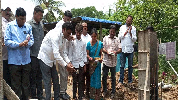 దశల వారీగా అర్హులందరికీ ఇందిరమ్మ ఇళ్లు 