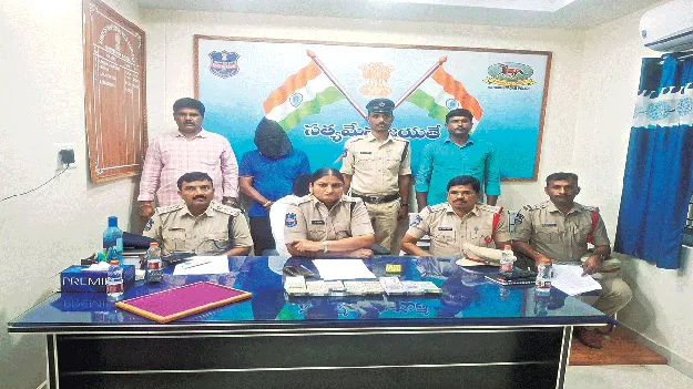 దేవాలయాలే టార్గెట్‌