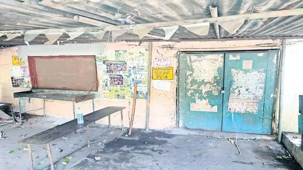 ఉక్కులో ప్రైవేటు  క్యాంటీన్లు మూసివేత!