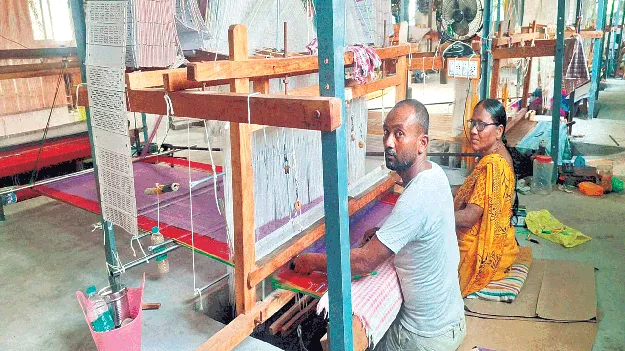 చేనేతకు చెదరని ఆదరణ