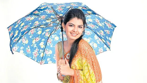 Monsoon Makeup Tips: తడికి చెదరకుండా..