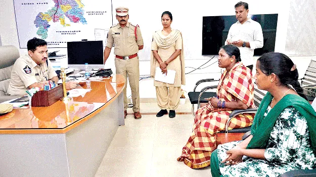 ఫిర్యాదులను పరిష్కరించాలి: ఎస్పీ