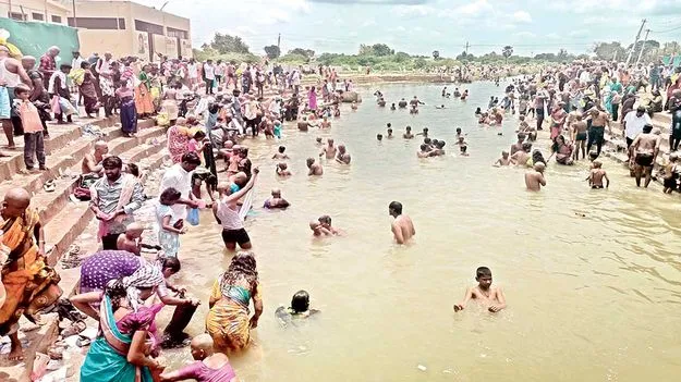 ఉరుకుందకు పోటెత్తిన భక్తులు