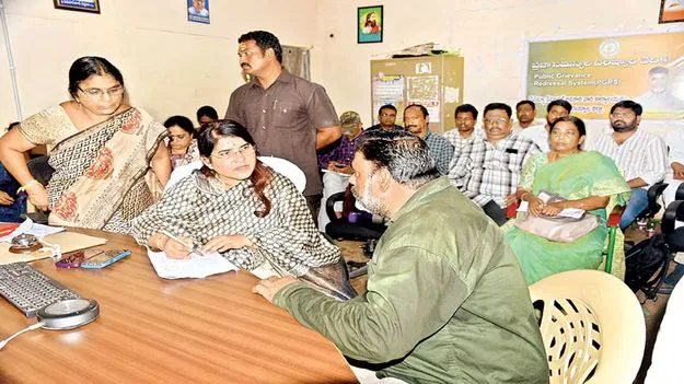 రెవెన్యూ అంశాలపై ప్రత్యేక దృష్టి సారించాలి