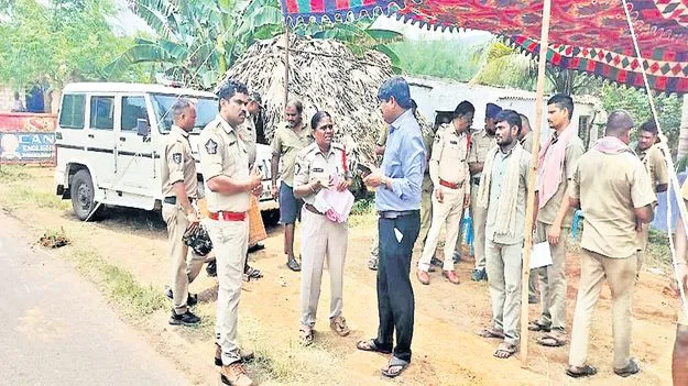 ఓవర్‌ లోడుతో వెళుతున్న వాహనాల తనిఖీ