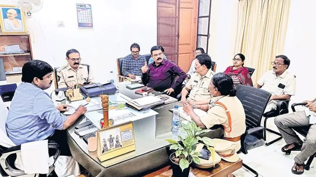 అధిక లోడు లారీలతో రహదారికి ముప్పు