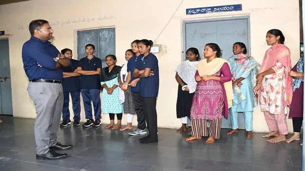 హాస్టల్‌ పరిసరాలను పరిశుభ్రంగా ఉంచుకోవాలి  