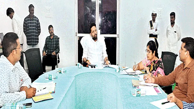 అర్హులందరికీ ఇళ్ల పట్టాలు ఇవ్వాలి