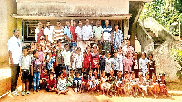 టీచర్‌ ప్రోత్సాహం.. గ్రామస్థుల చొరవ