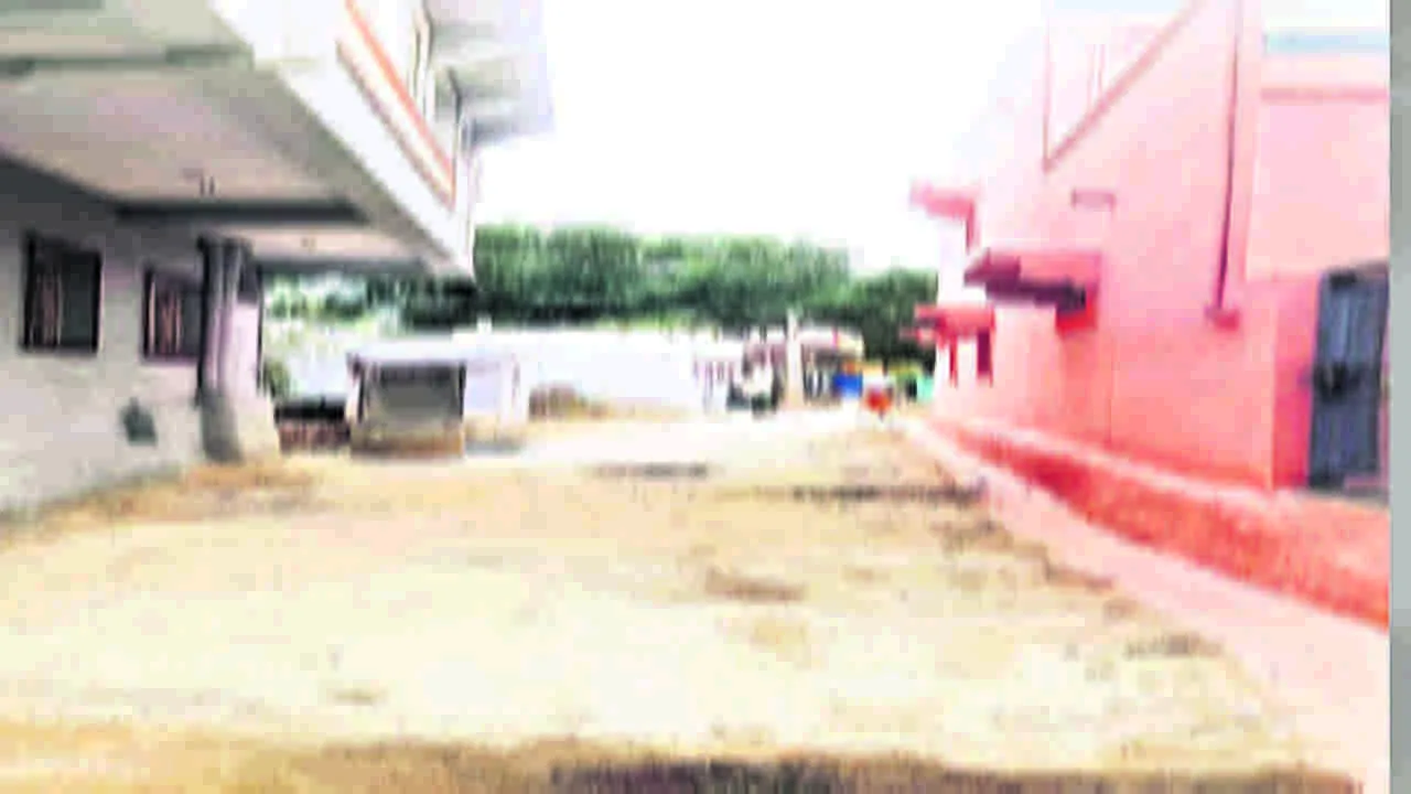 ELECTRIC: విద్యుత పరికరాలు అమ్మేస్తున్నాడు