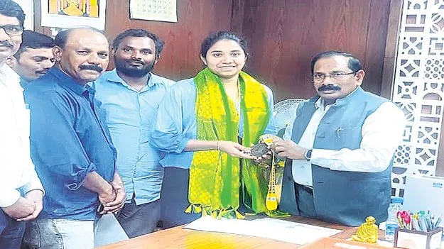 ఈతలో డాక్టరమ్మ రాణింపు