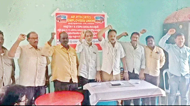 ఆర్టీసీ ఆస్తులను ధారాదత్తం చేస్తే ఊరుకోం