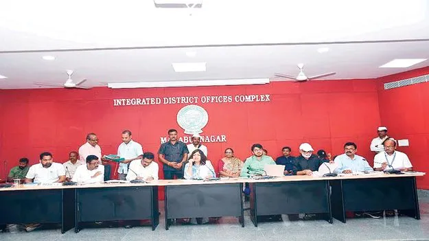 వనమహోత్సవం లక్ష్యాలు సాధించాలి