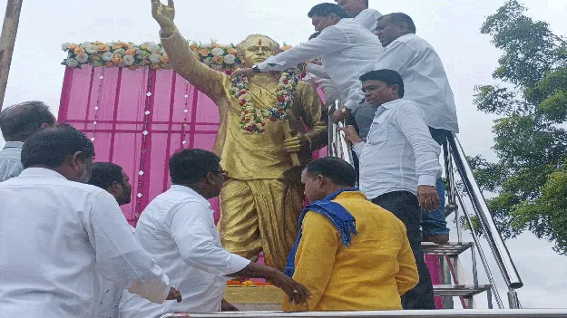 kumaram bheem asifabad-  అన్నాభావు సాఠే ఆశయాల సాధనకు పాటుపడాలి