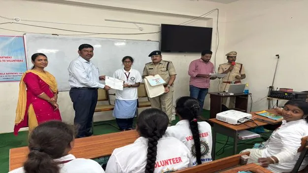 మూడు వందల మందికి ఆపద మిత్ర శిక్షణ