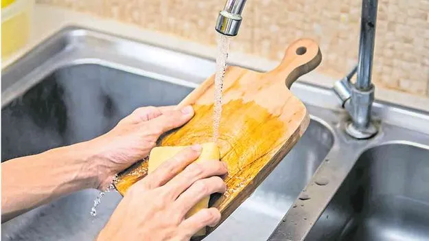 Daily Kitchen Cleaning Tips: వీటినీ రోజూ శుభ్రం చేయాలి