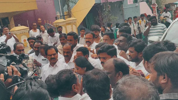 మాజీ డిప్యూటీ సీఎం ఇంటి తలుపుతట్టిన సిట్‌