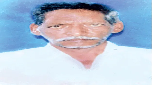 పెళ్లి పత్రికలు ఇచ్చేందుకు వెళ్తూ..