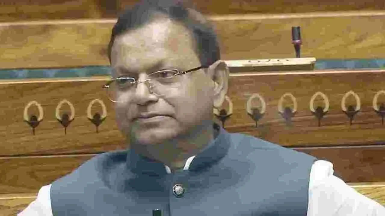 Pankaj Chaudhary: కాళేశ్వరం పూర్తి చేస్తేనే రుణాలపై వడ్డీ తగ్గిస్తాం