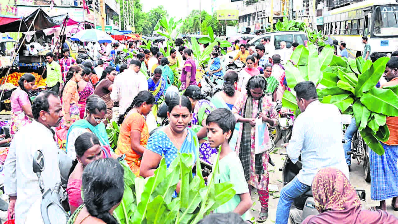 VaraLakshmi Vratam : సంపదలివ్వు తల్లీ..!