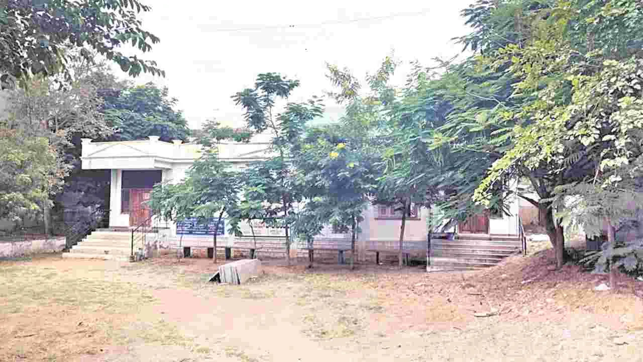 Women's groups: చిక్కింది చాన్స అని..