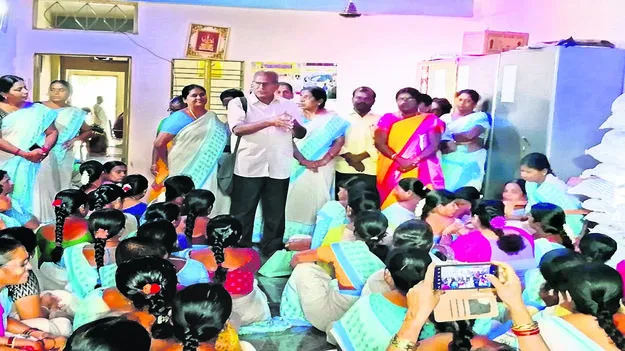 ICDS: అంగనవాడీల సమస్యలపై ఉద్యమాలు తప్పవు