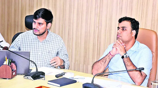 COLLECTOR : భూసేకరణను వేగవంతం చేయండి : కలెక్టర్‌